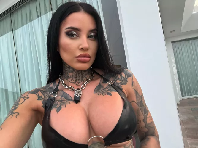 Just my cute body to brighten your day by starklyFeign