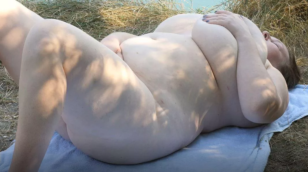 me masturbating on the beach posted by lilydreamboobs