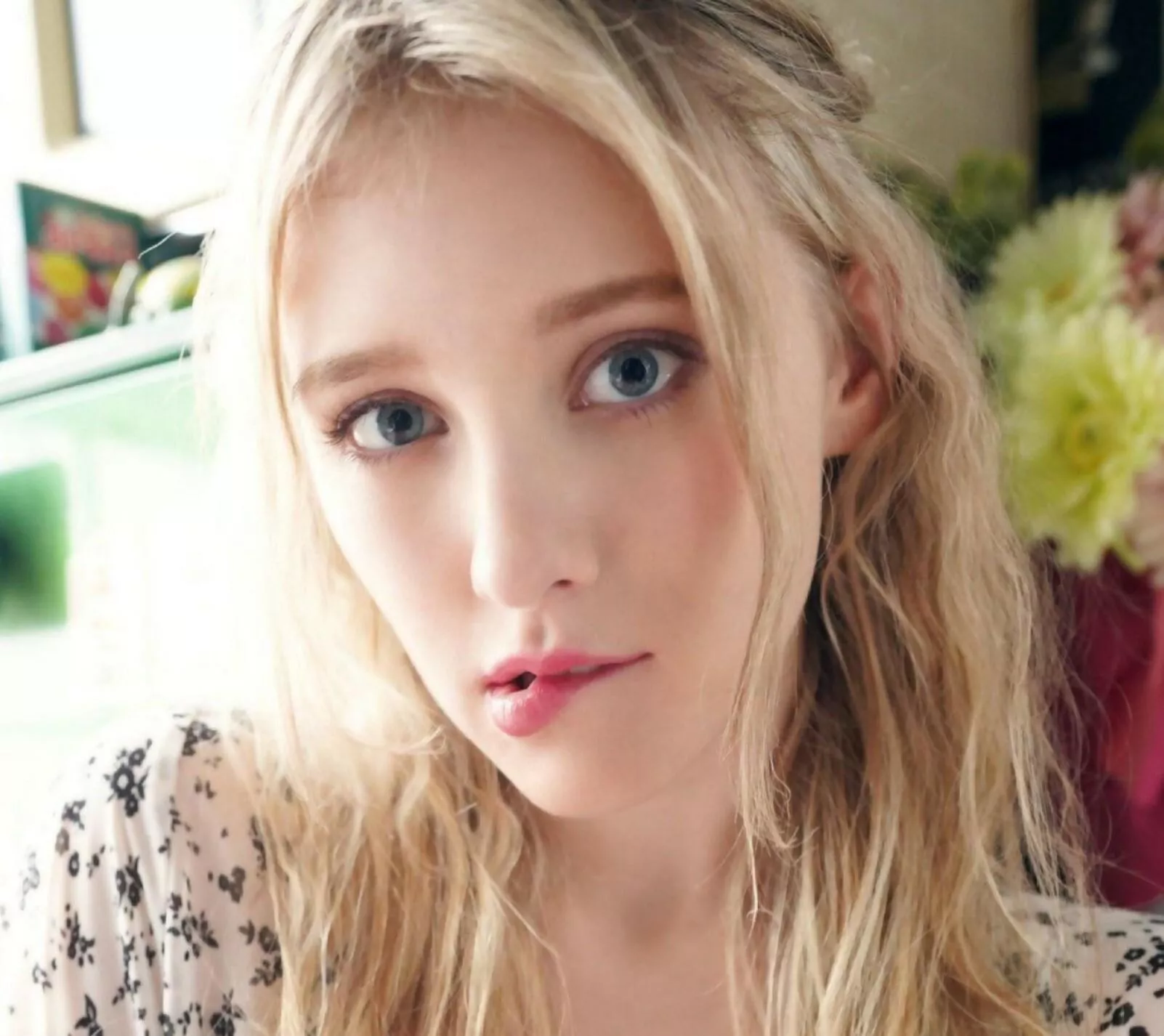 Melody Marks posted by qwer5r