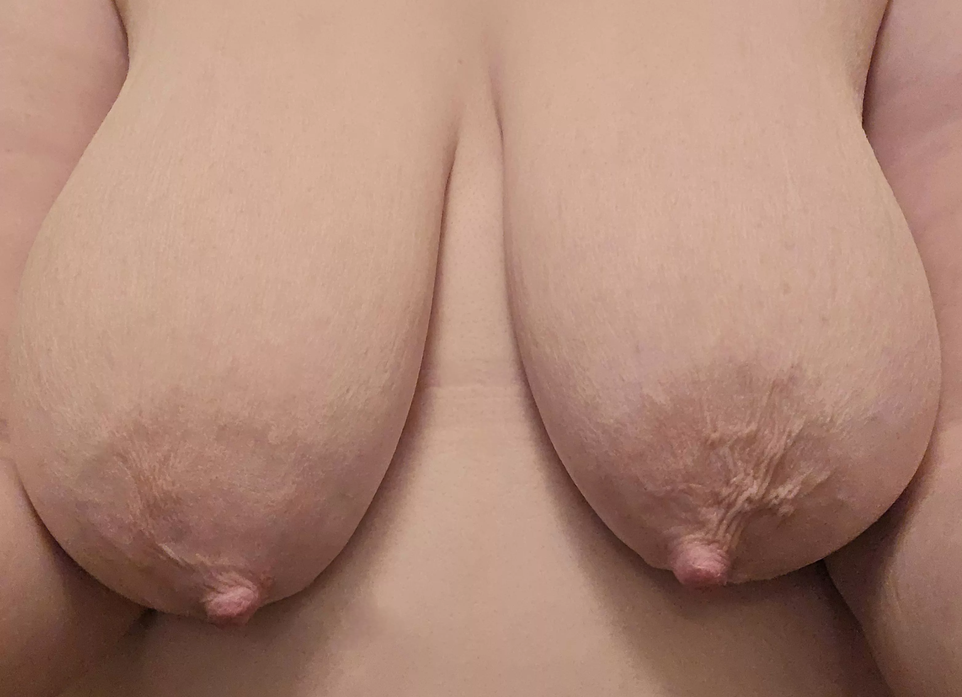 My back hurts from these saggy tits, can I get a massage? 🖤 posted by bigdickqueen27