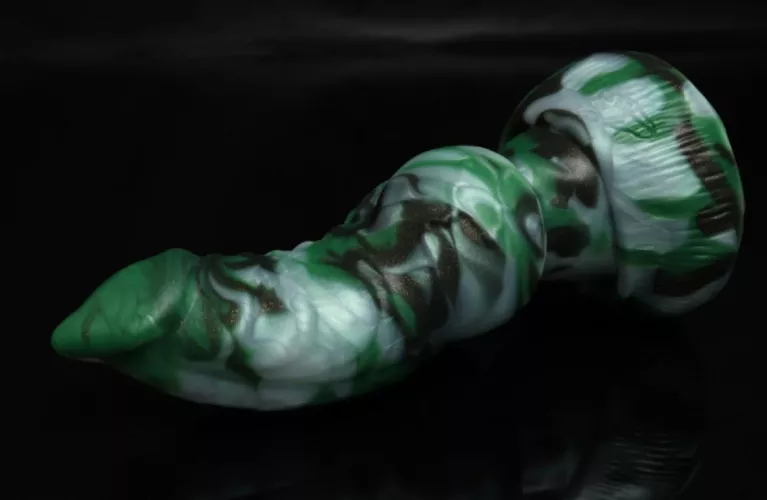 Not a Bad Lookin’ Fenrir by PepperLipChiliTongue