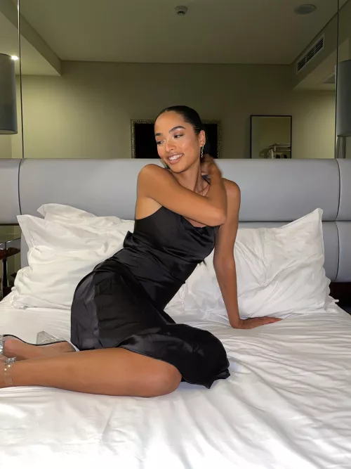 Not sure if classy, but I do feel sexy and pretty in this dress. by Aubreyheartsss