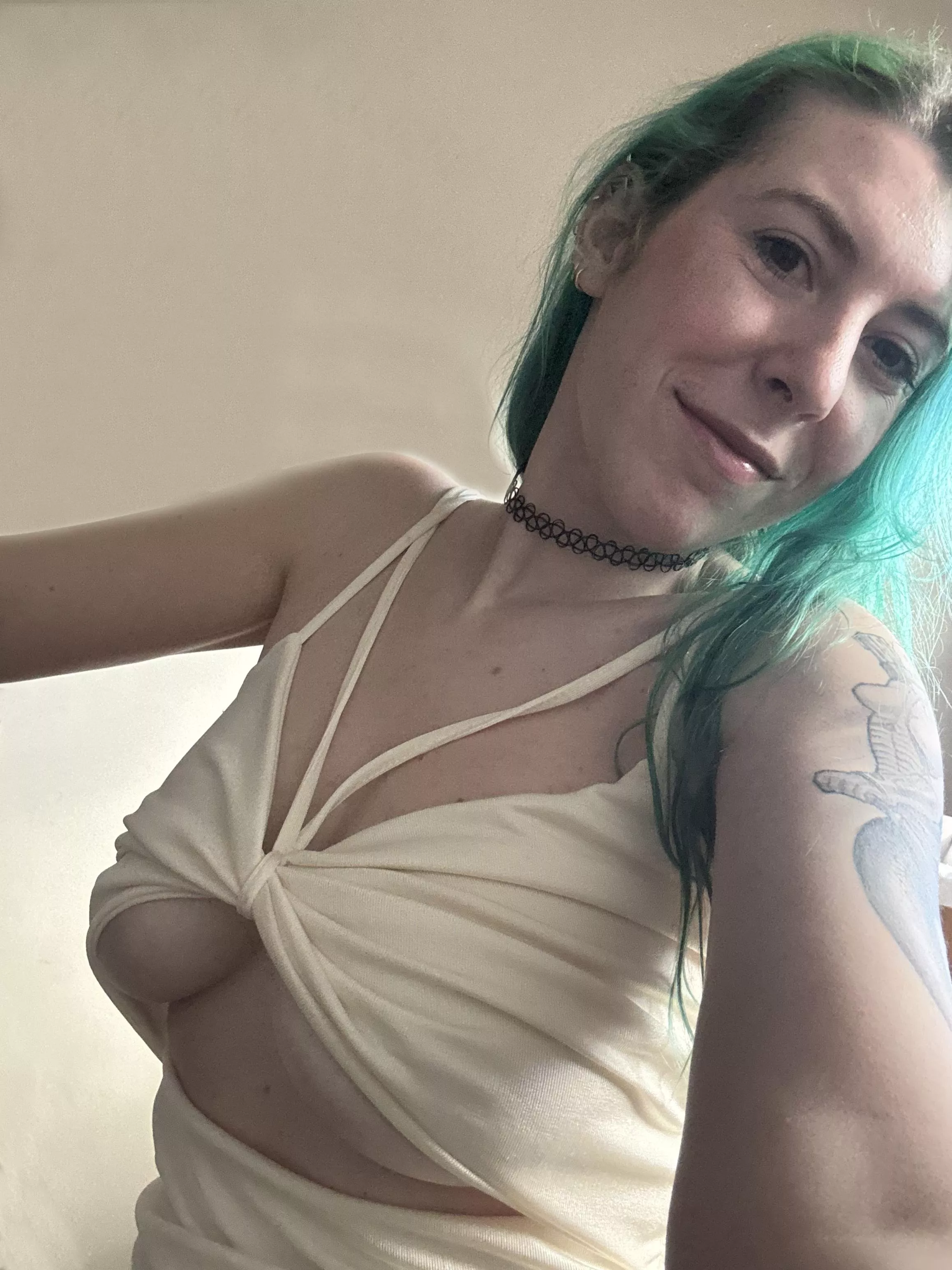 Sexy in a dress posted by sirenskiss3