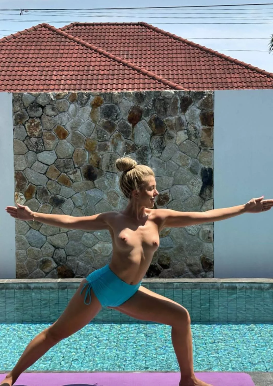 Starting the morning right posted by RoyalSexyLioness