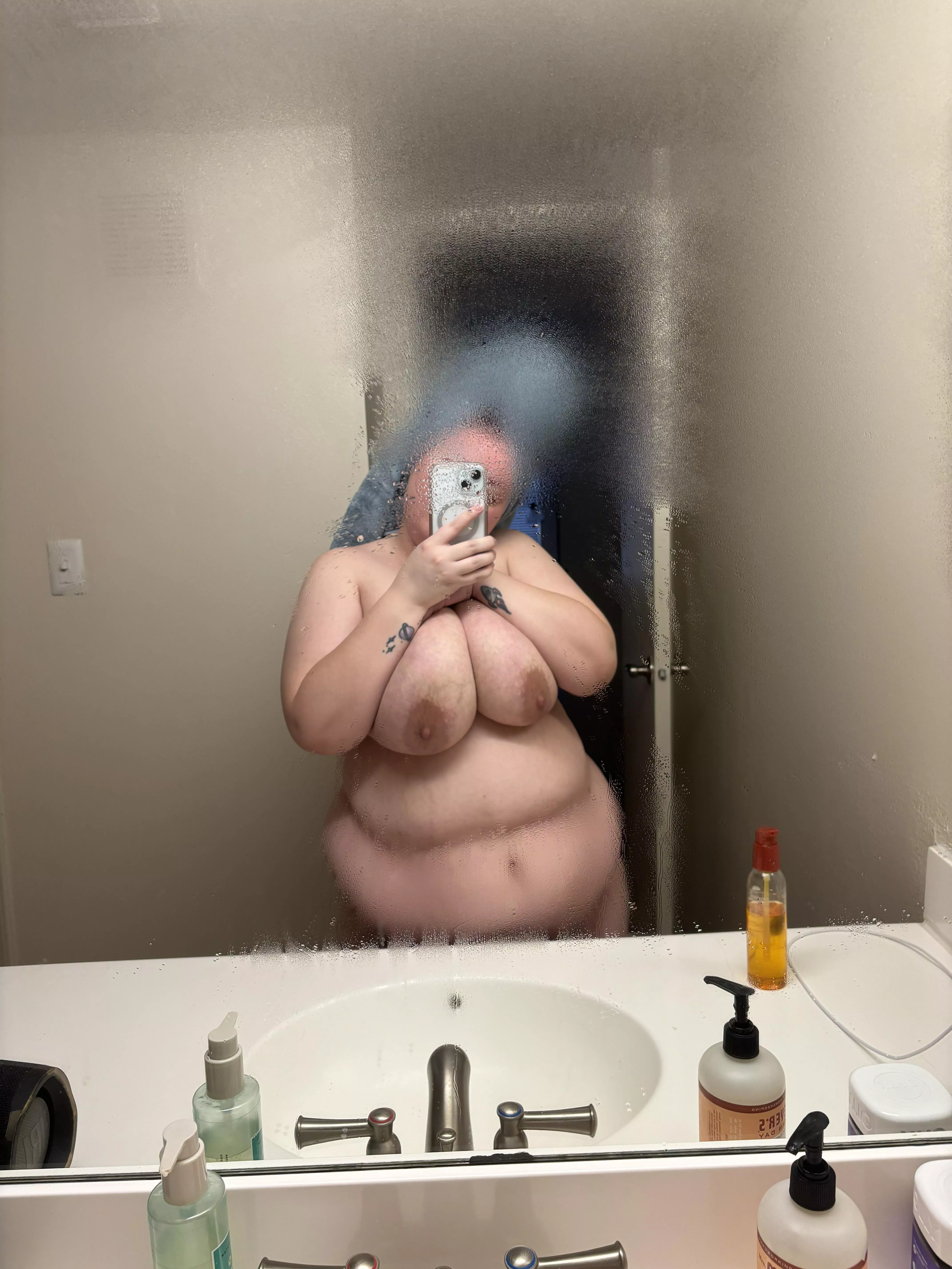 steamy bathroom nudes are the best nudes 😇🛁 posted by crazydinonuggetlady