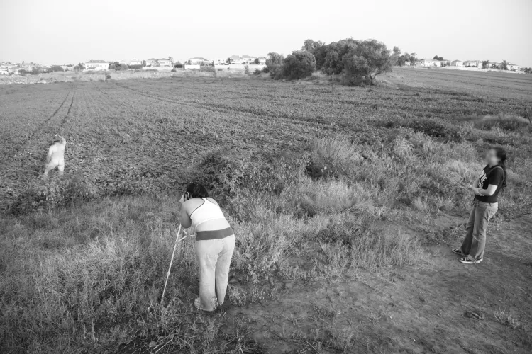 Taking picture - 2 by Sunnysideup60