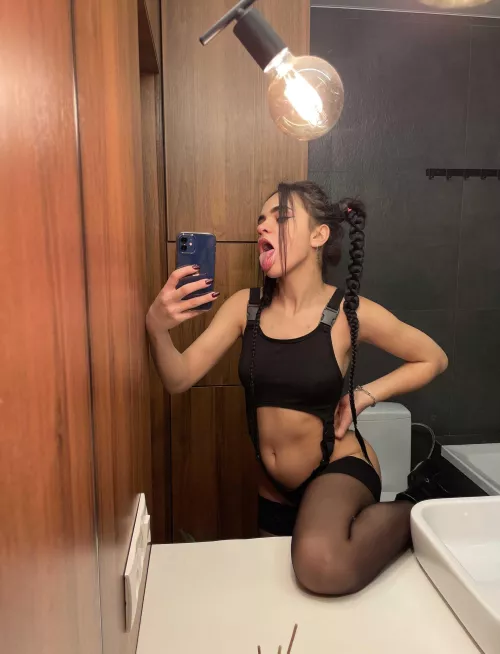 Tell me the size of your member with just one smiley by Queen_Voluptuousness