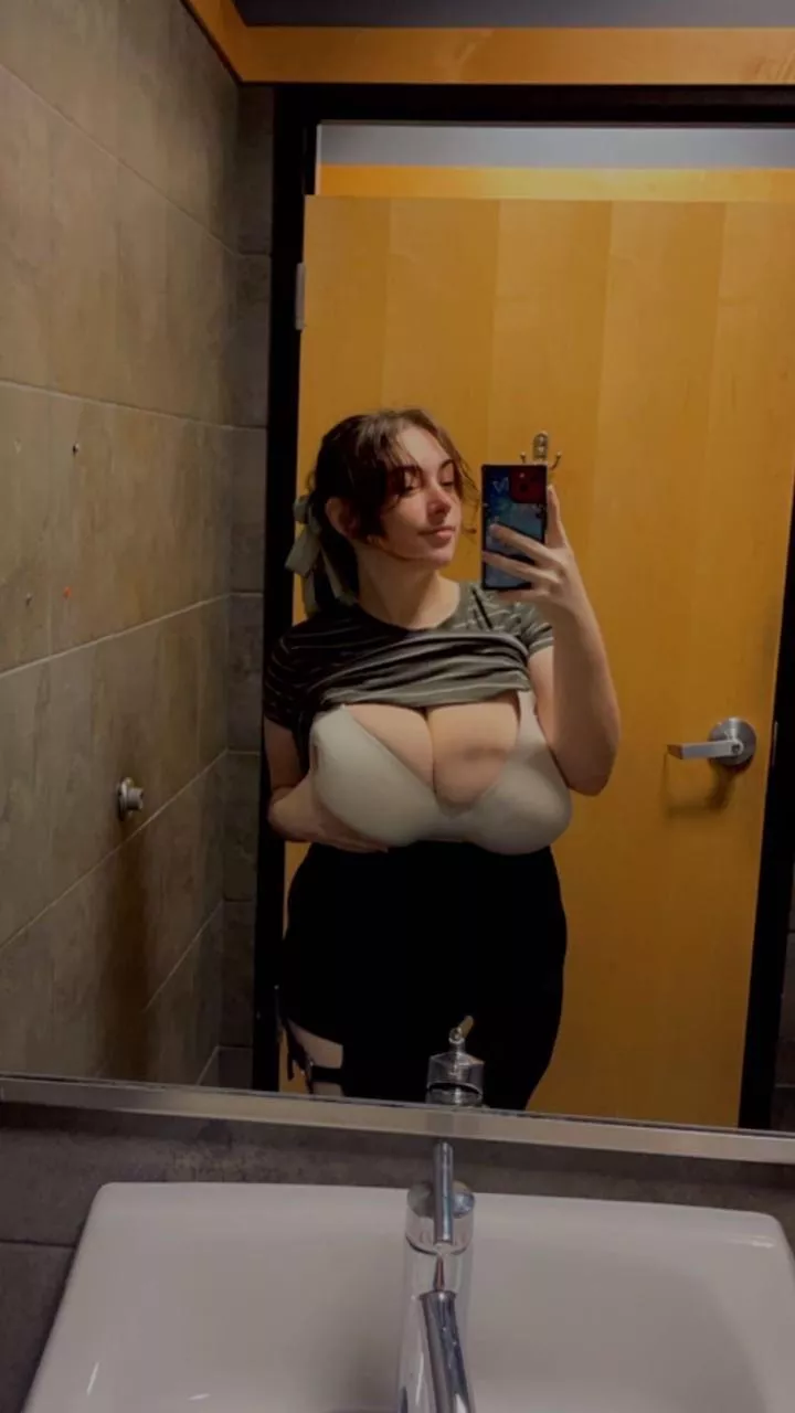 Toby (@mushroombitchx) [fansly] posted by MushroomBitchxx