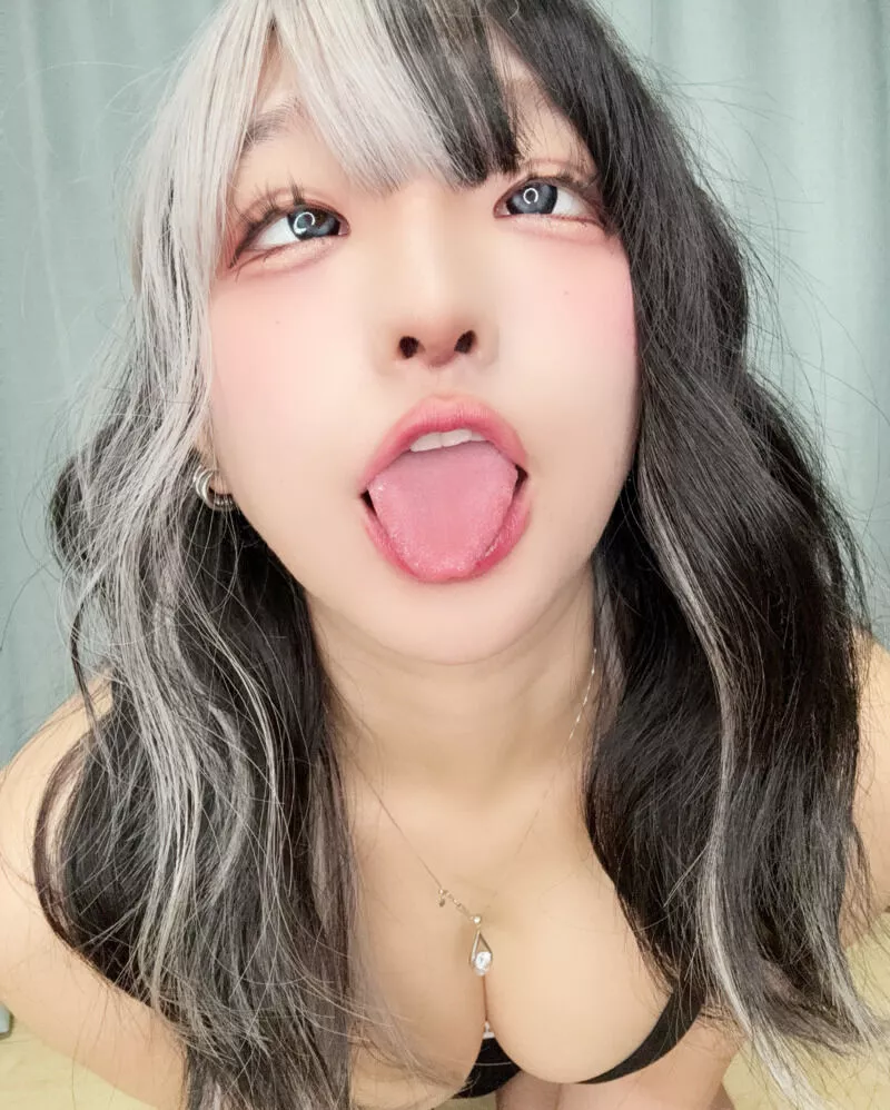 Waiting patiently for senpai's load 👅💦 posted by Ayu_jp