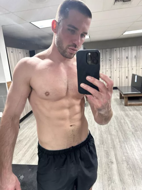 Who’s gymmin with me? 😈 by Lbnzprnc