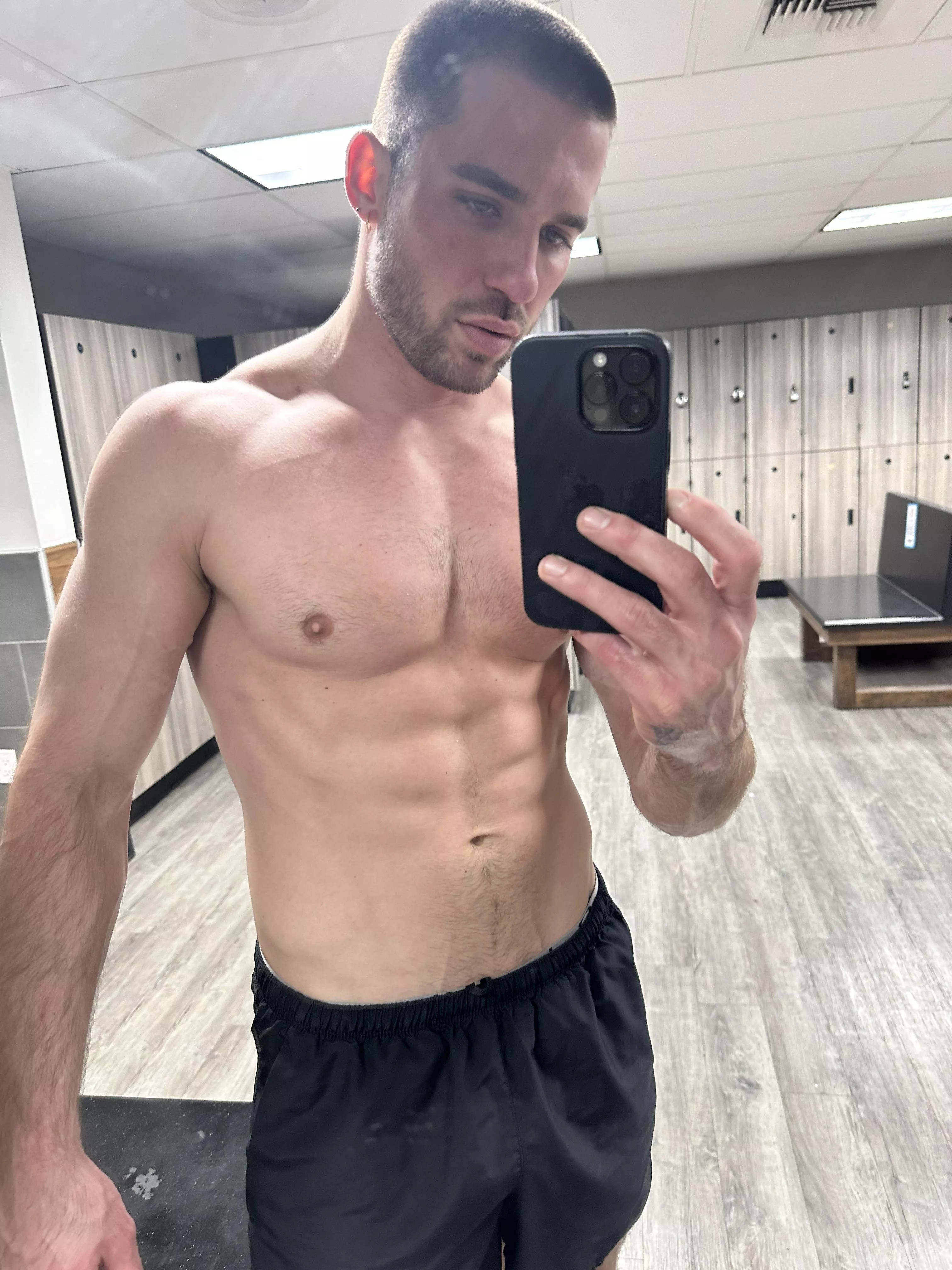 Who’s gymmin with me? 😈 posted by Lbnzprnc