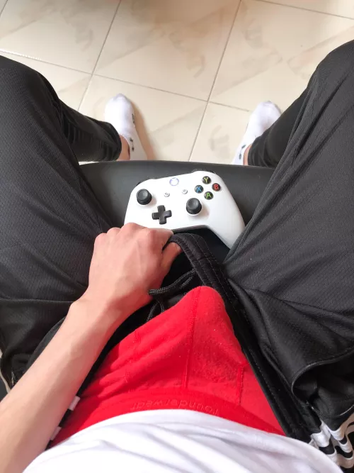Would you suck my dick while I’m playing Fortnite? by Kevingoodboytwink
