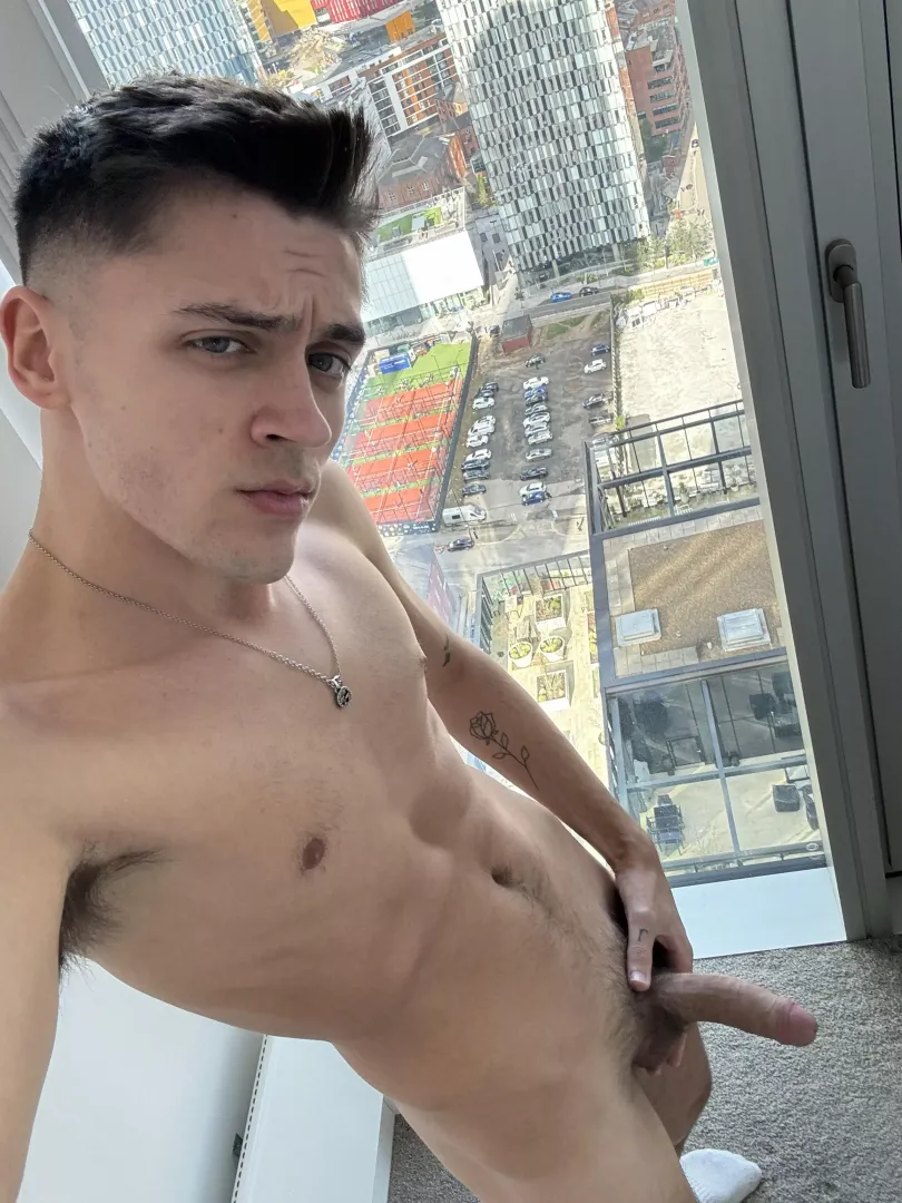 [18] giving my neighbours a view  posted by josh07103