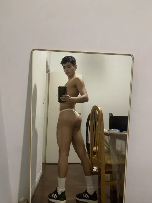 [19] Does it look pretty on me? by Tommtwink