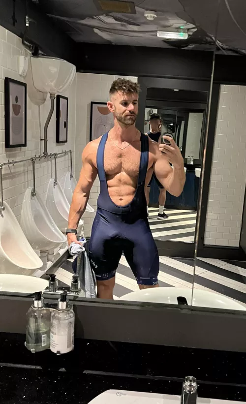 34 fit daddy looking for fit sub to serve me ( send ur abs pic to accept you) by Miserable_Reason_162