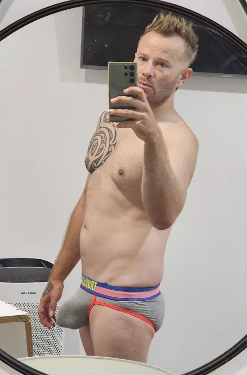 [35] Aussie men hit different.  by Complete-Thought-426