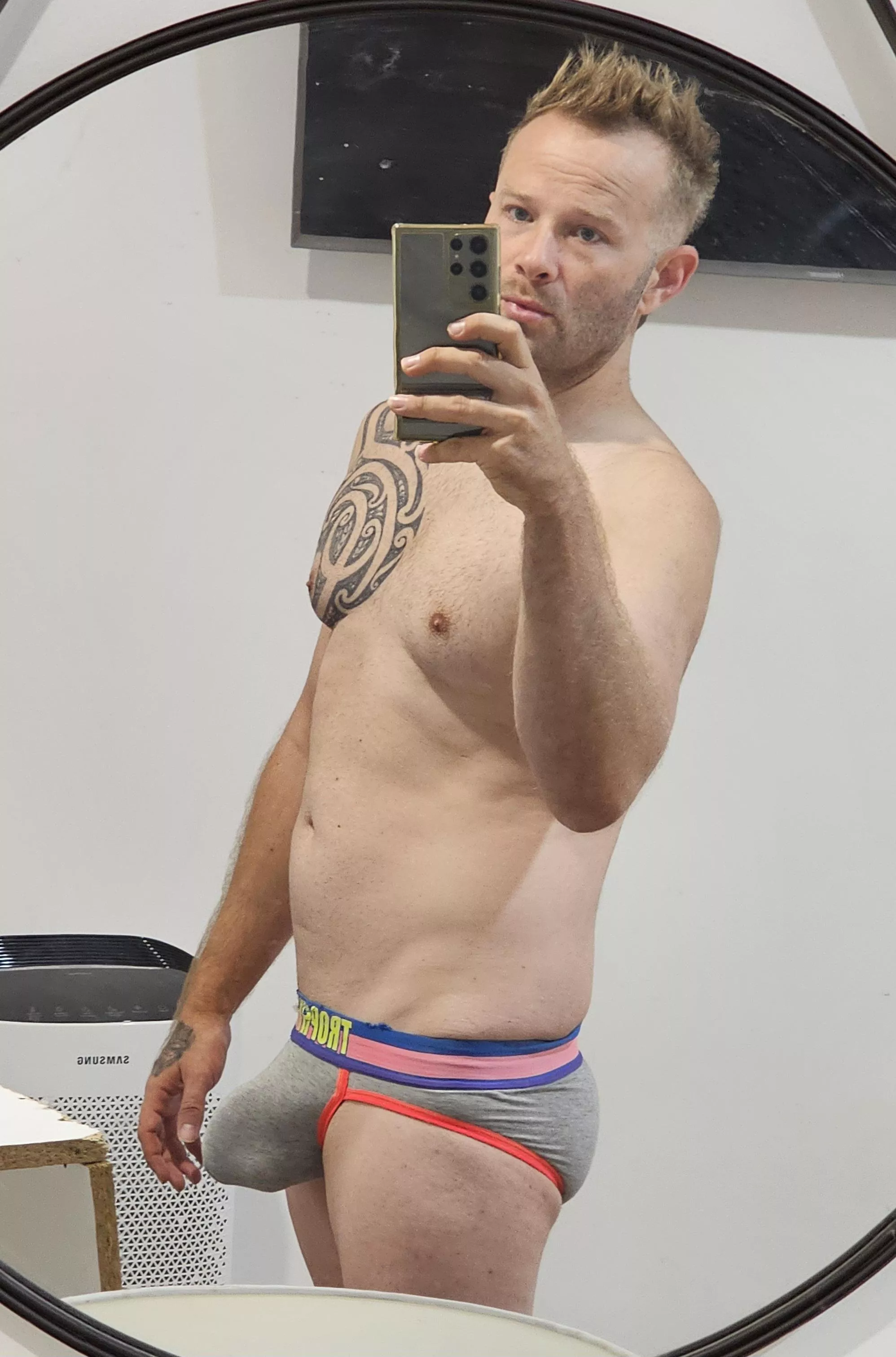 [35] Aussie men hit different.  posted by Complete-Thought-426