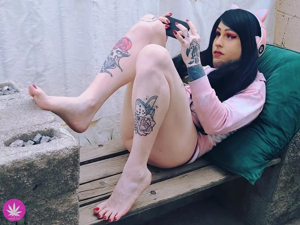 Do you like gamers? posted by nataliahazewashere