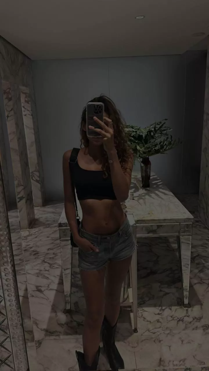 Does my croptop suits me? posted by leenchot