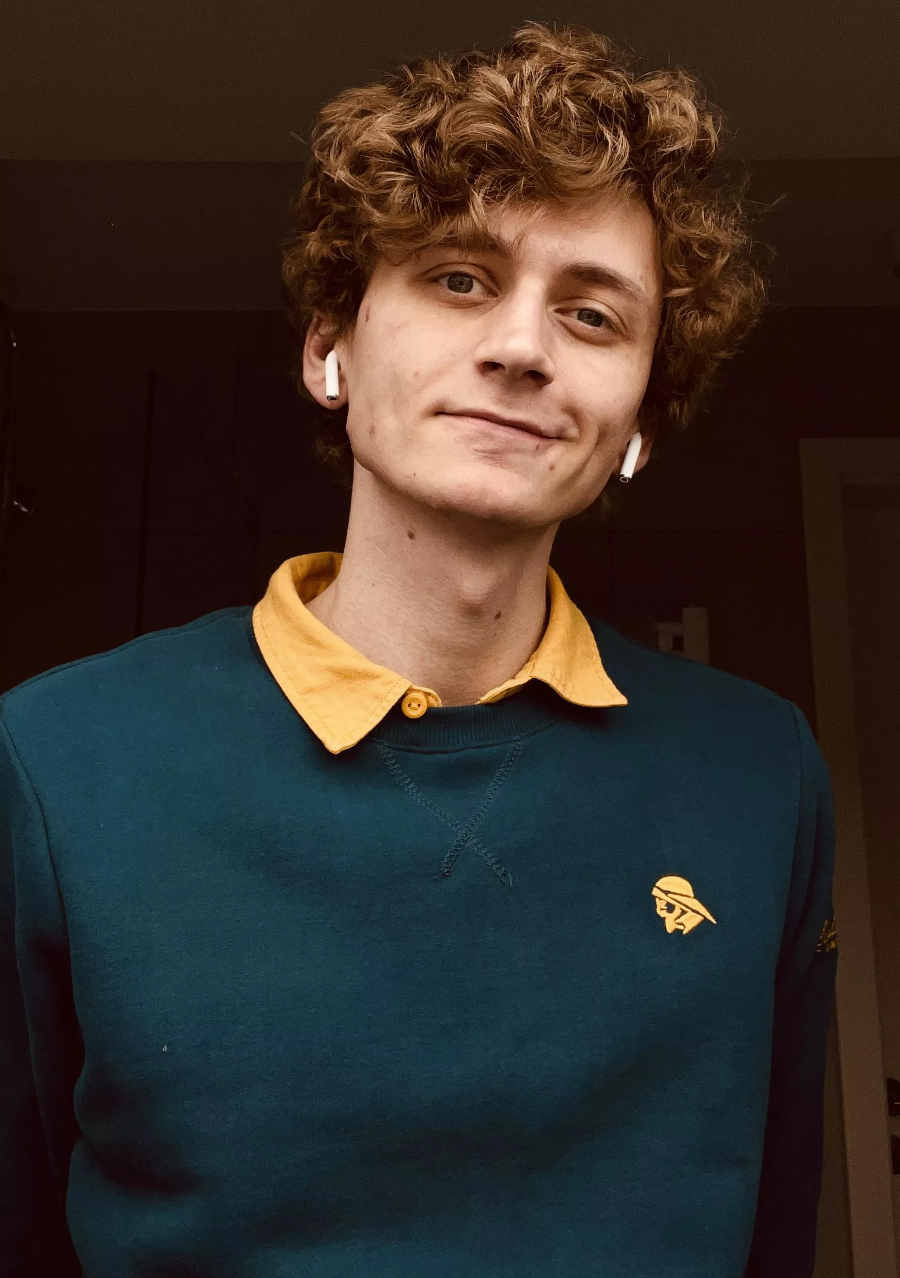 having a cozy day inside cause it’s raining nonstop. Perfect time a cuddling in bed  posted by jasperly97