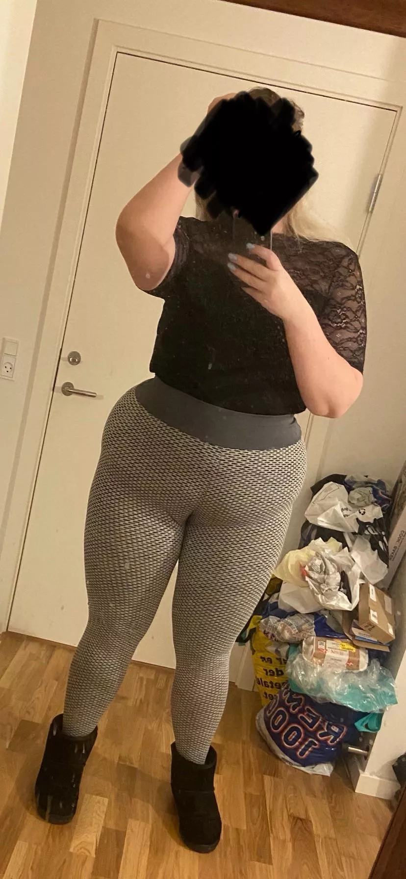 Horny?🤤 posted by Temporary-Excuse6571