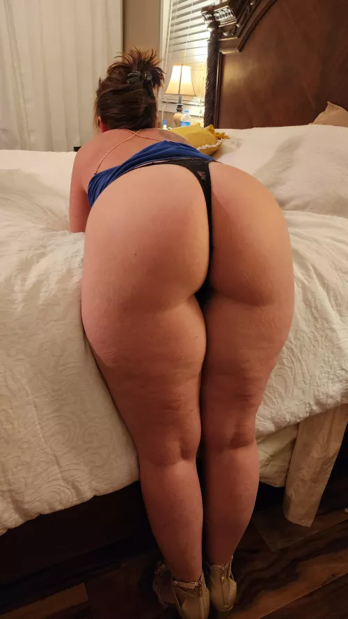 I heard you loved some ass...... by midwestsweetheart202