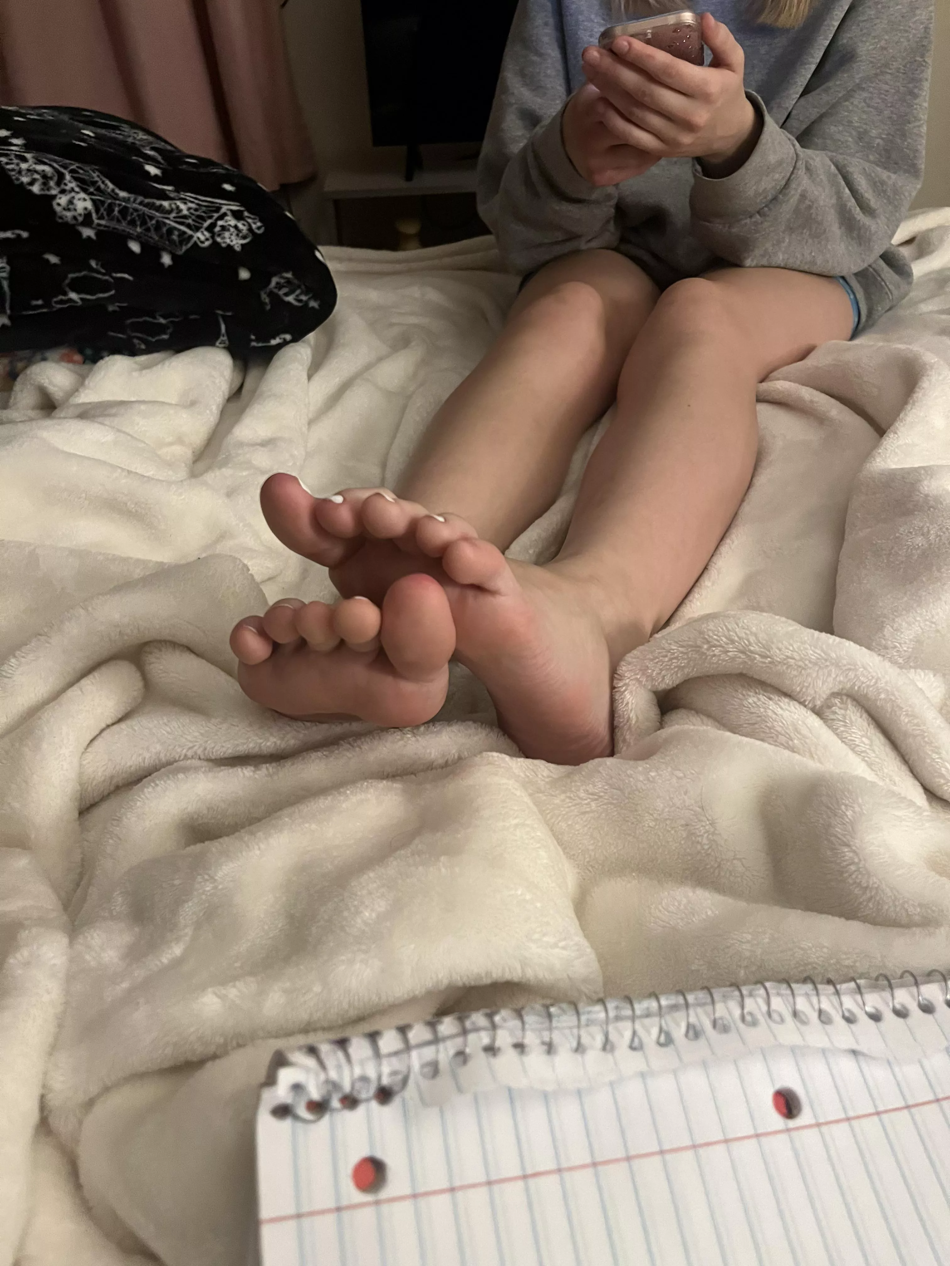 i invite u over & we end up like this. what r we doing next? 💕 posted by renee_pratt