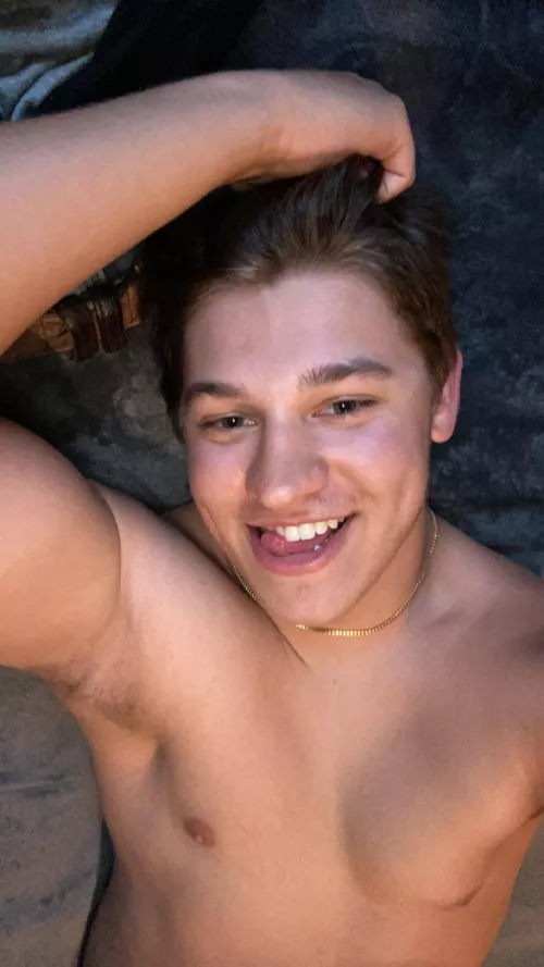 Just hangin out today by Shakinbacon02