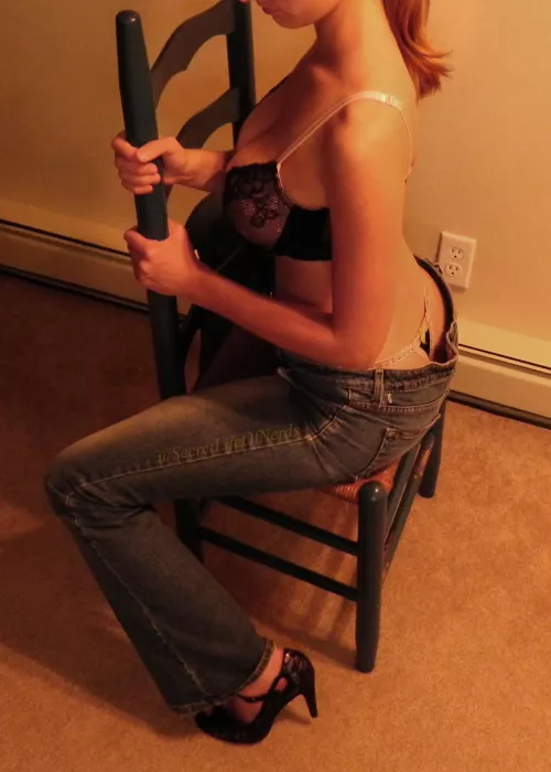 Lower back peeking by SecretLifeofNerds