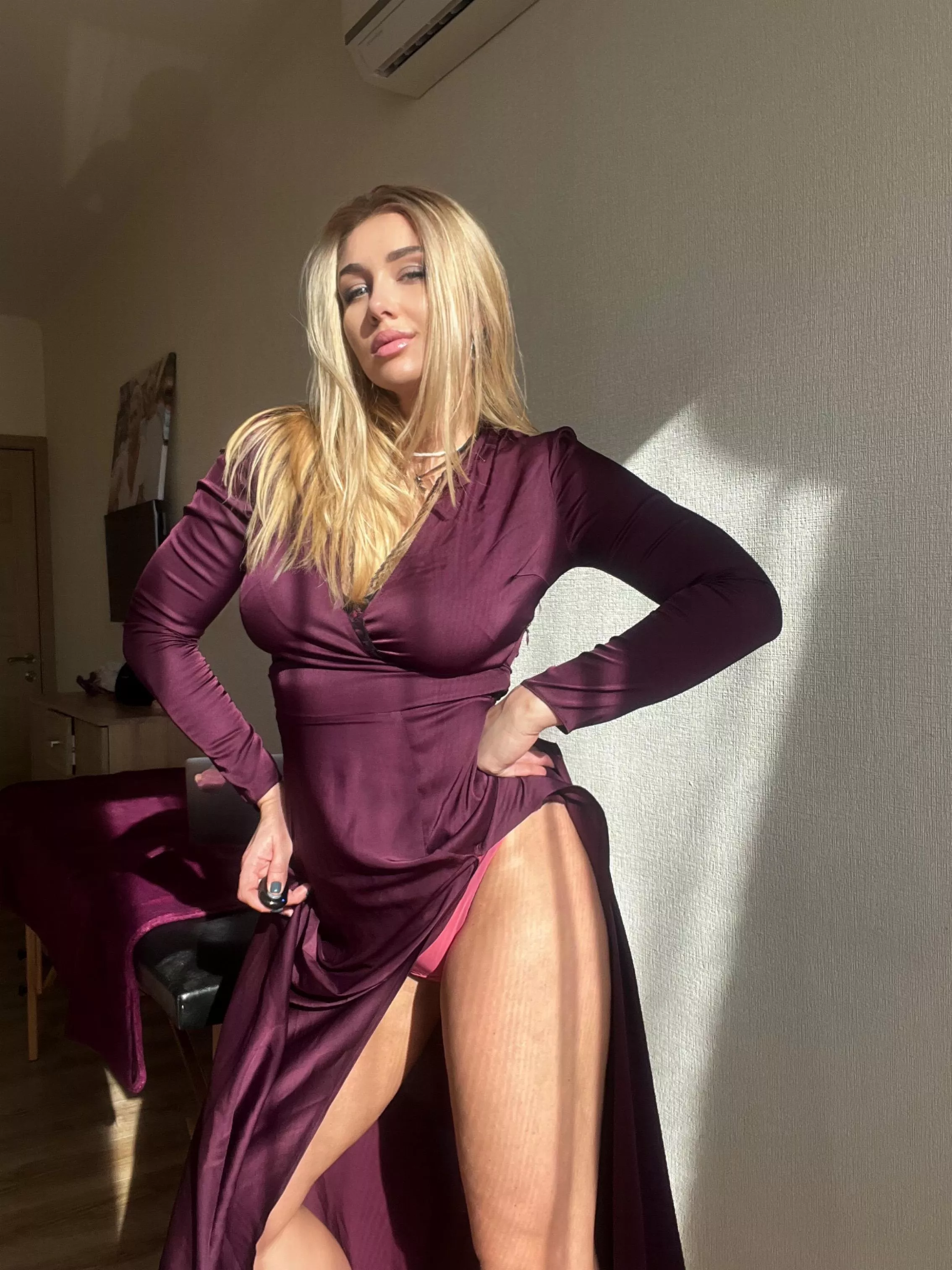 Mistress juicy blonde posted by goepibypeper