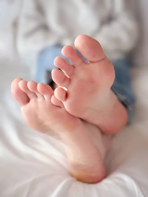 Saturday in bed with my soles... who says no? 😘❤️ by countrypeachfeet