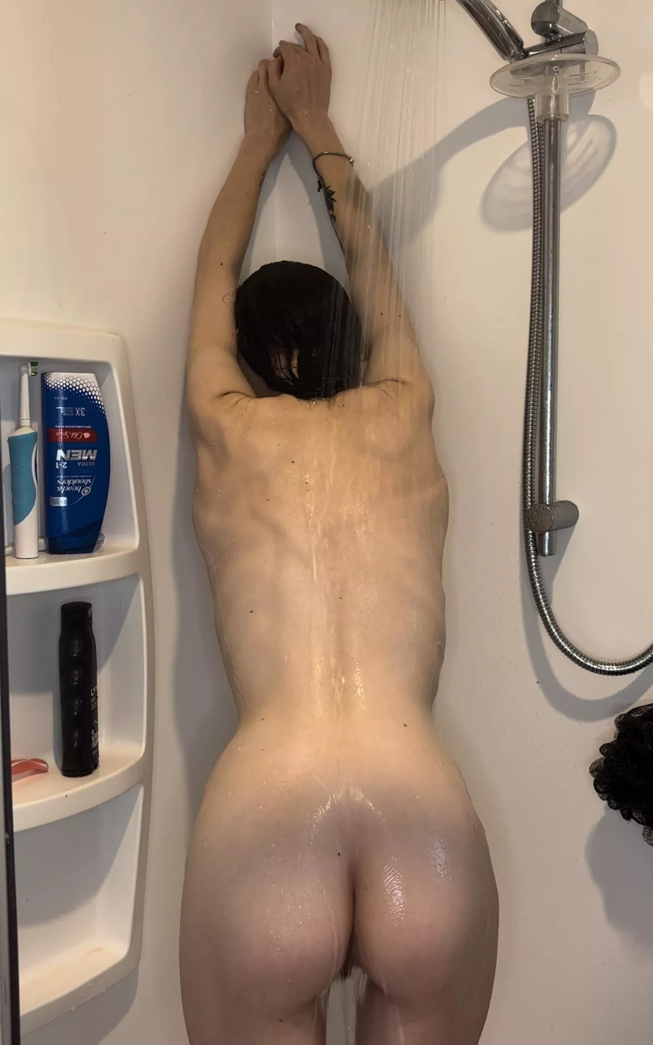 Ugh I hate doing this alone 🤭 posted by Lizz_babyxo