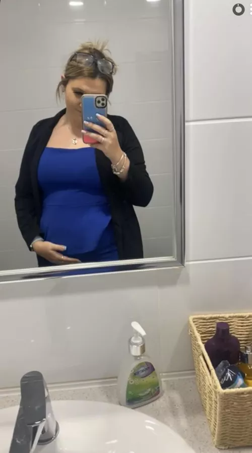 What do you think of todays outfit I think I look very round  by Baby-Girl-1999