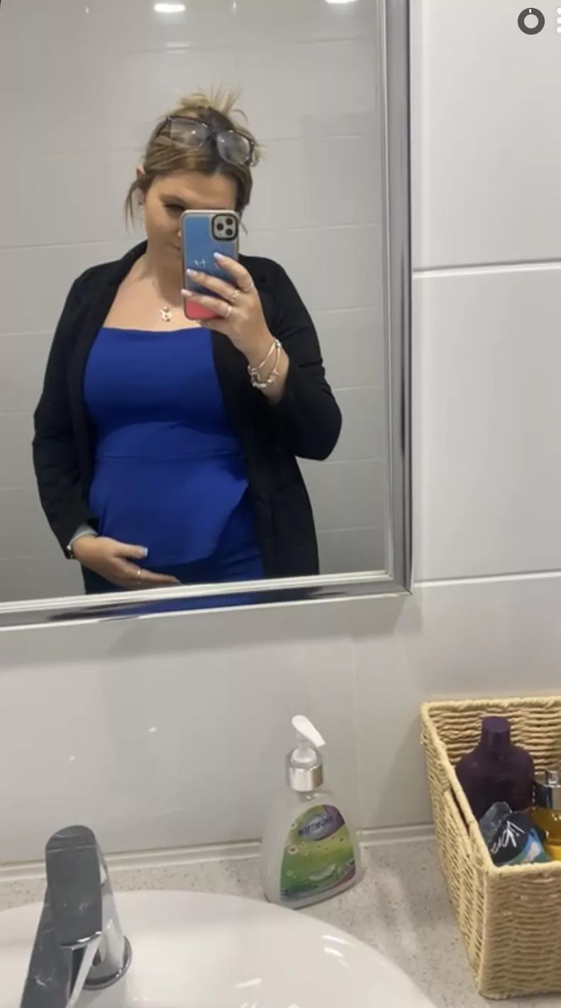 What do you think of todays outfit I think I look very round  posted by Baby-Girl-1999