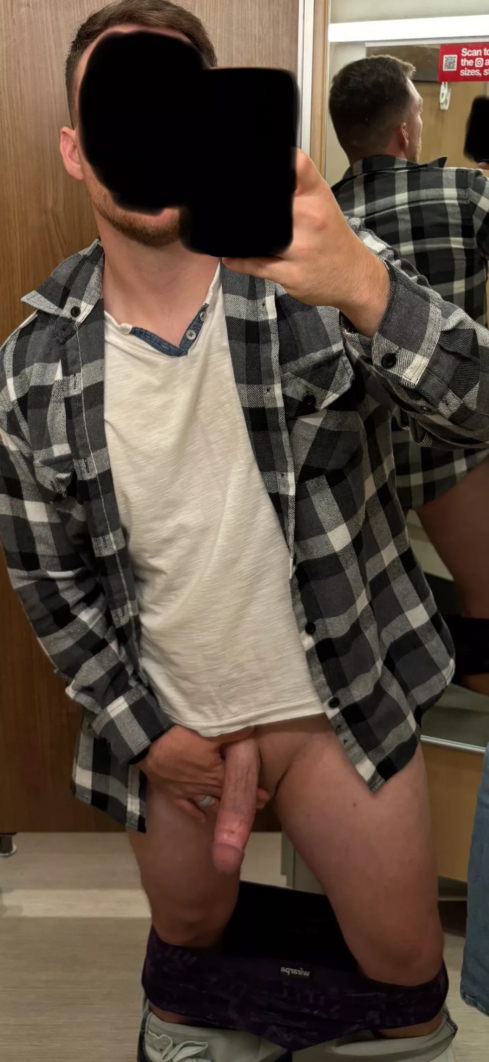 Who wanna meet in the fitting room? posted by HungDilf93
