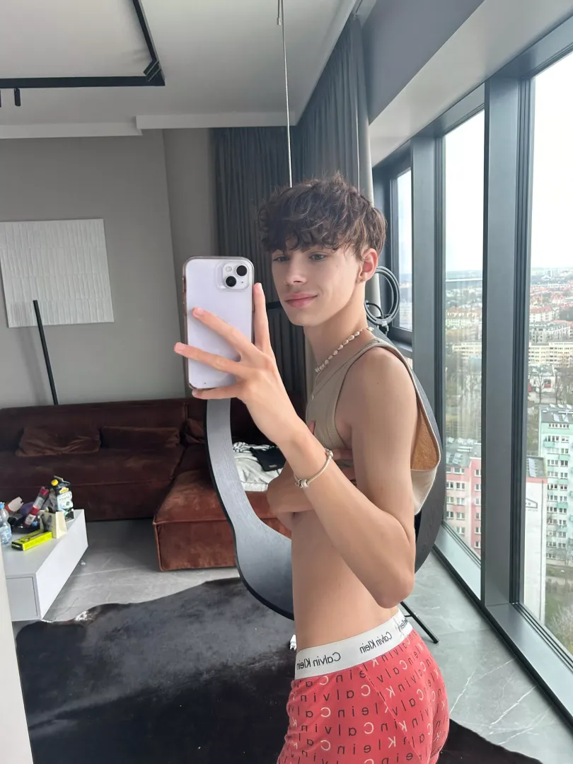 Would you want getting a better view of my sexy butt? (19yo) posted by SpicySisterxo_