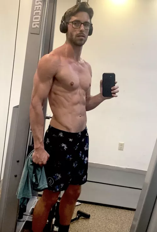 Anyone into fit and hung lawyers? by MakingitReignTO