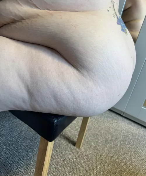 Booty call… by KurvyReed