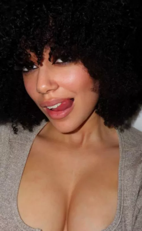 cure my boredom please by Samiraxoxodarky