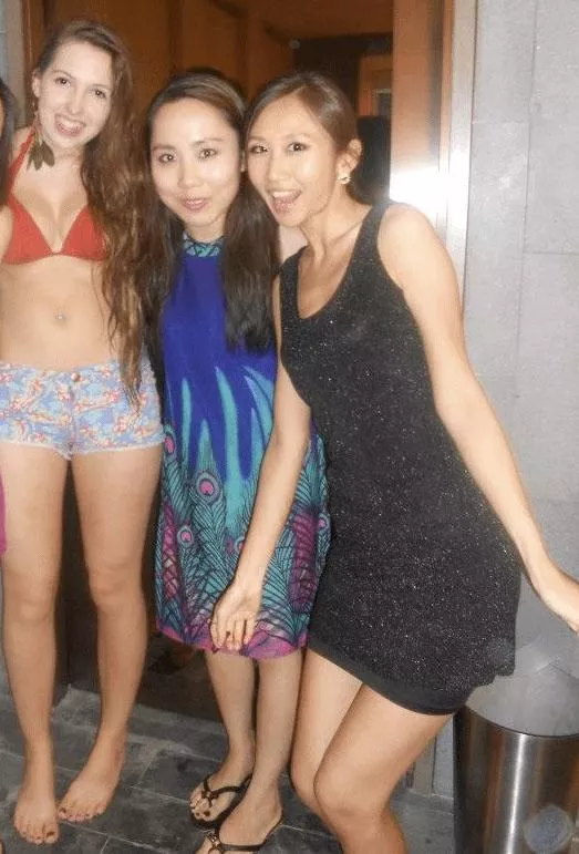 Cute Ladies posted by wakkaffx2