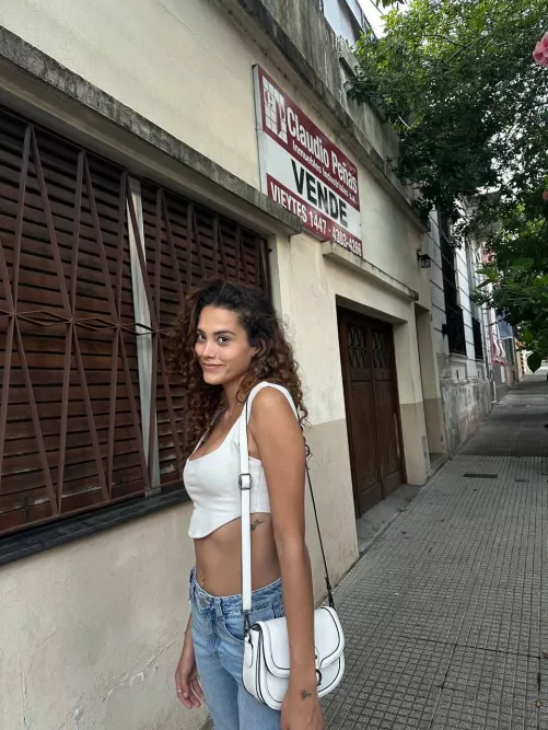 Do I look cute with my crop top? by leenchot