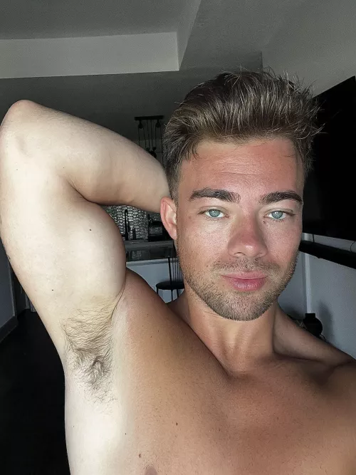 Do you want to smell some musk bros, Haven’t worn deodorant in a while, you still down to sniff?? by vohsrotk