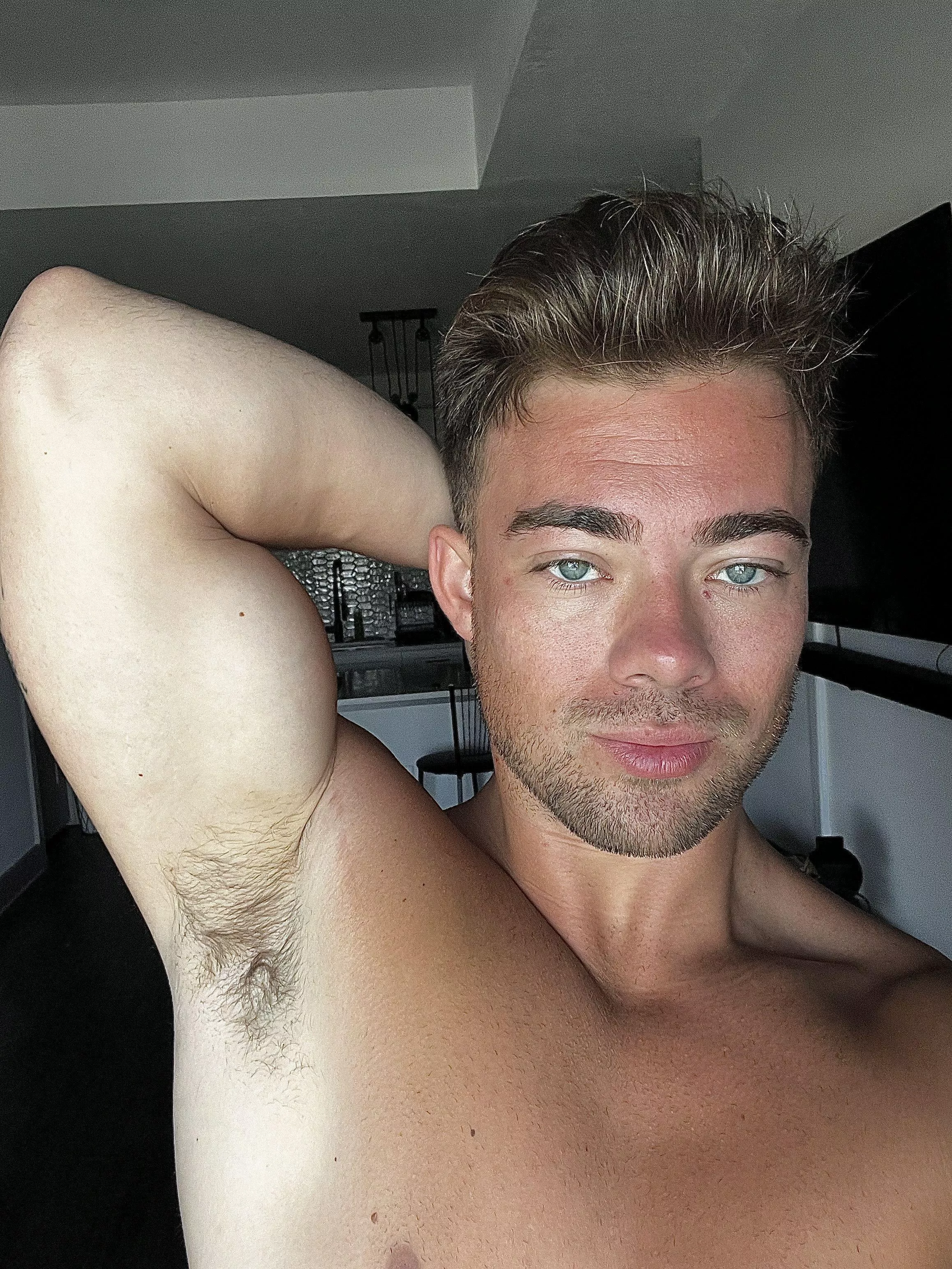 Do you want to smell some musk bros, Haven’t worn deodorant in a while, you still down to sniff?? posted by vohsrotk