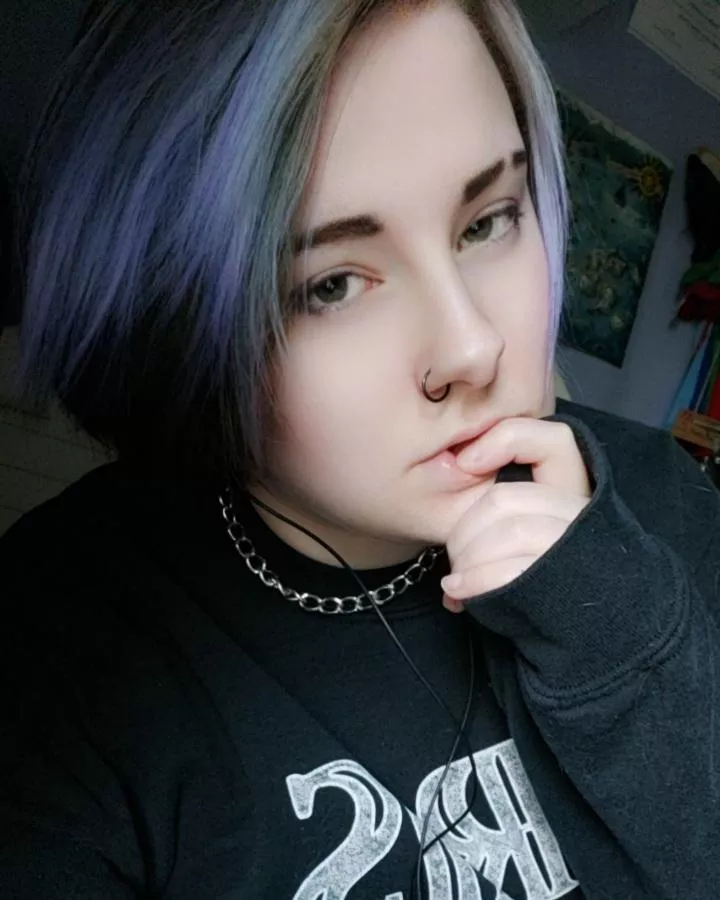 Felt hella cute in this pic 🖤  posted by rainbowstorm130