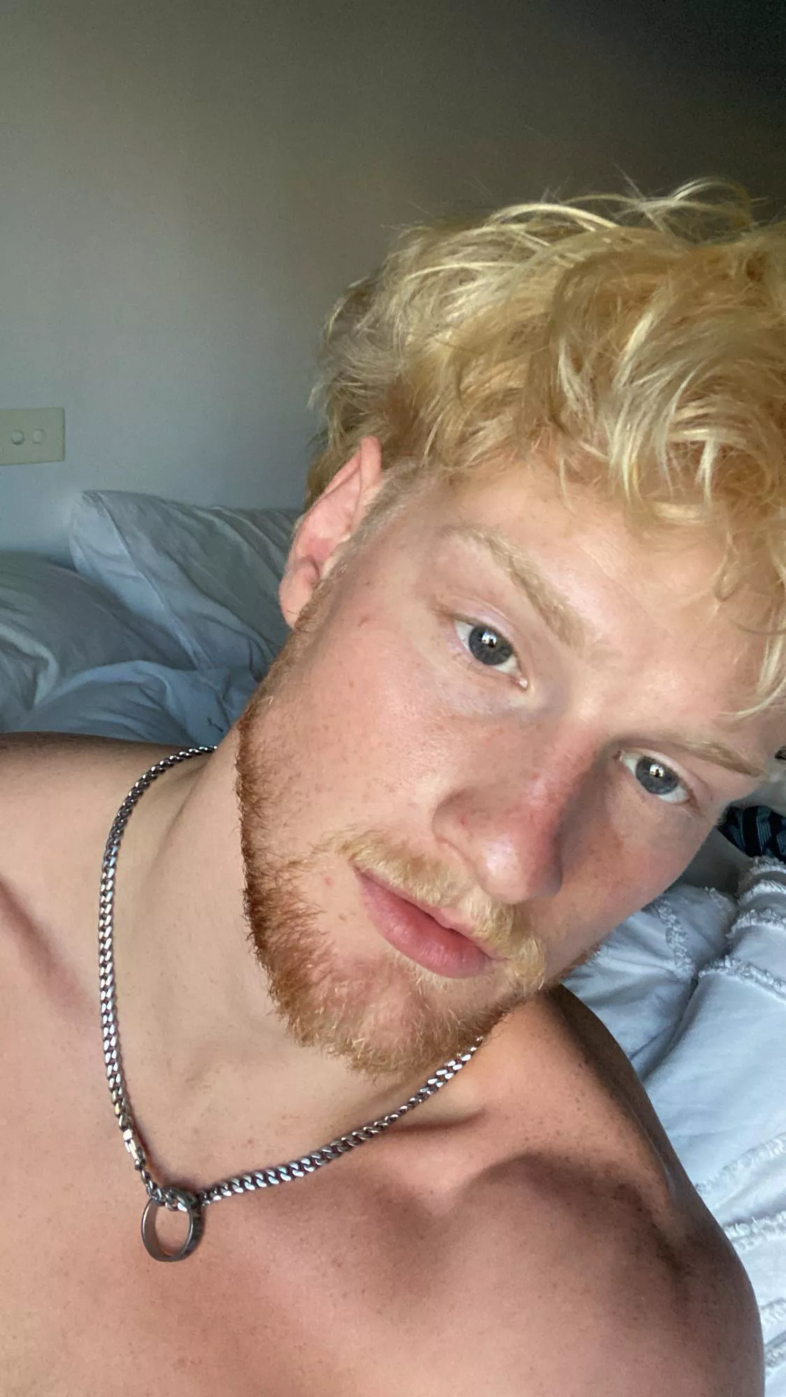 Good evening 😈 posted by thatbl0ndeboyx