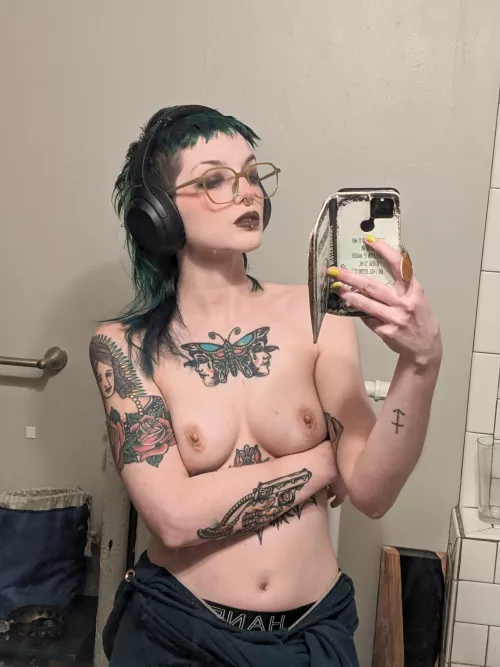 Guess what I'm Listening to. by Mossy_Kitten