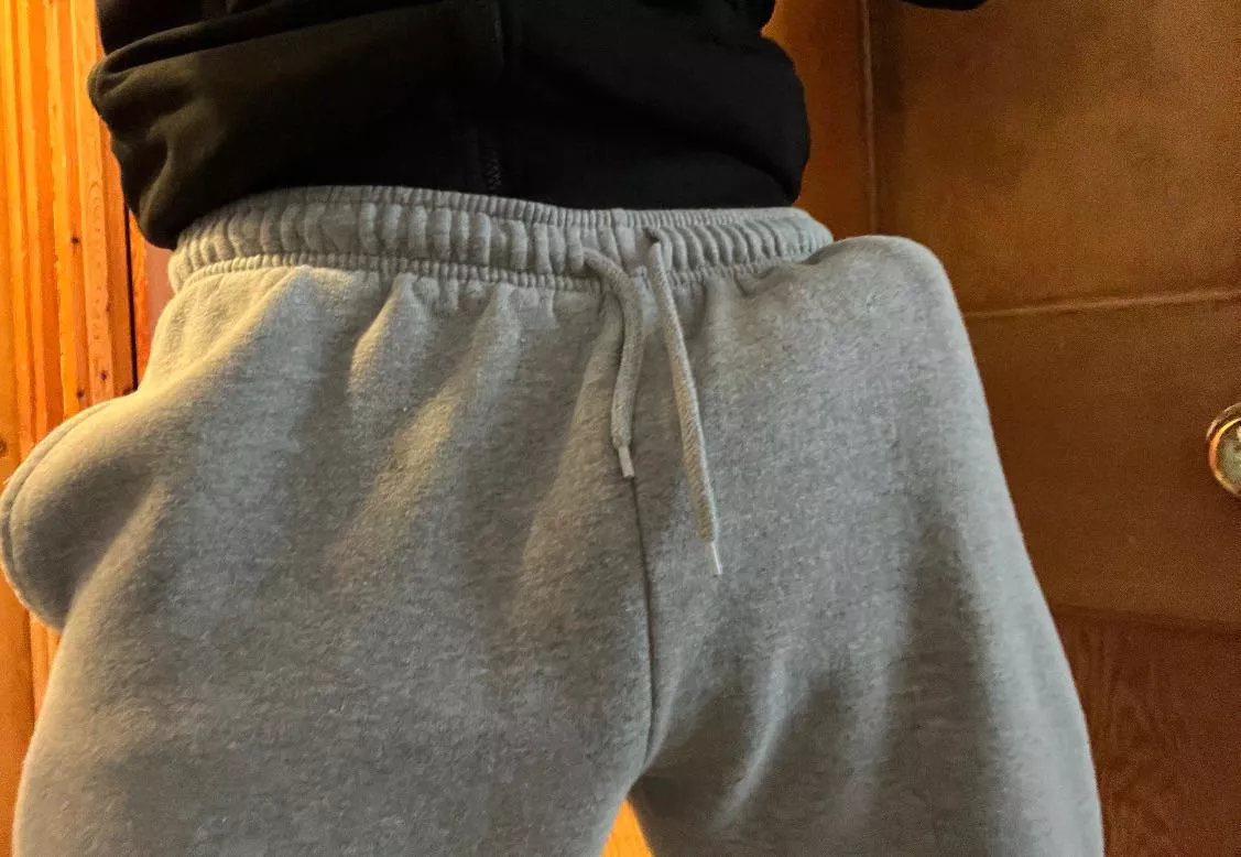 Hard to conceal in grey posted by Reasonable-Syrup420