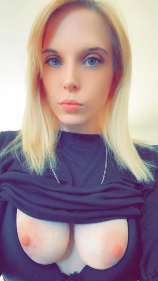 My friend received this snap from my gf earlier😅 posted by Open_Display_3761