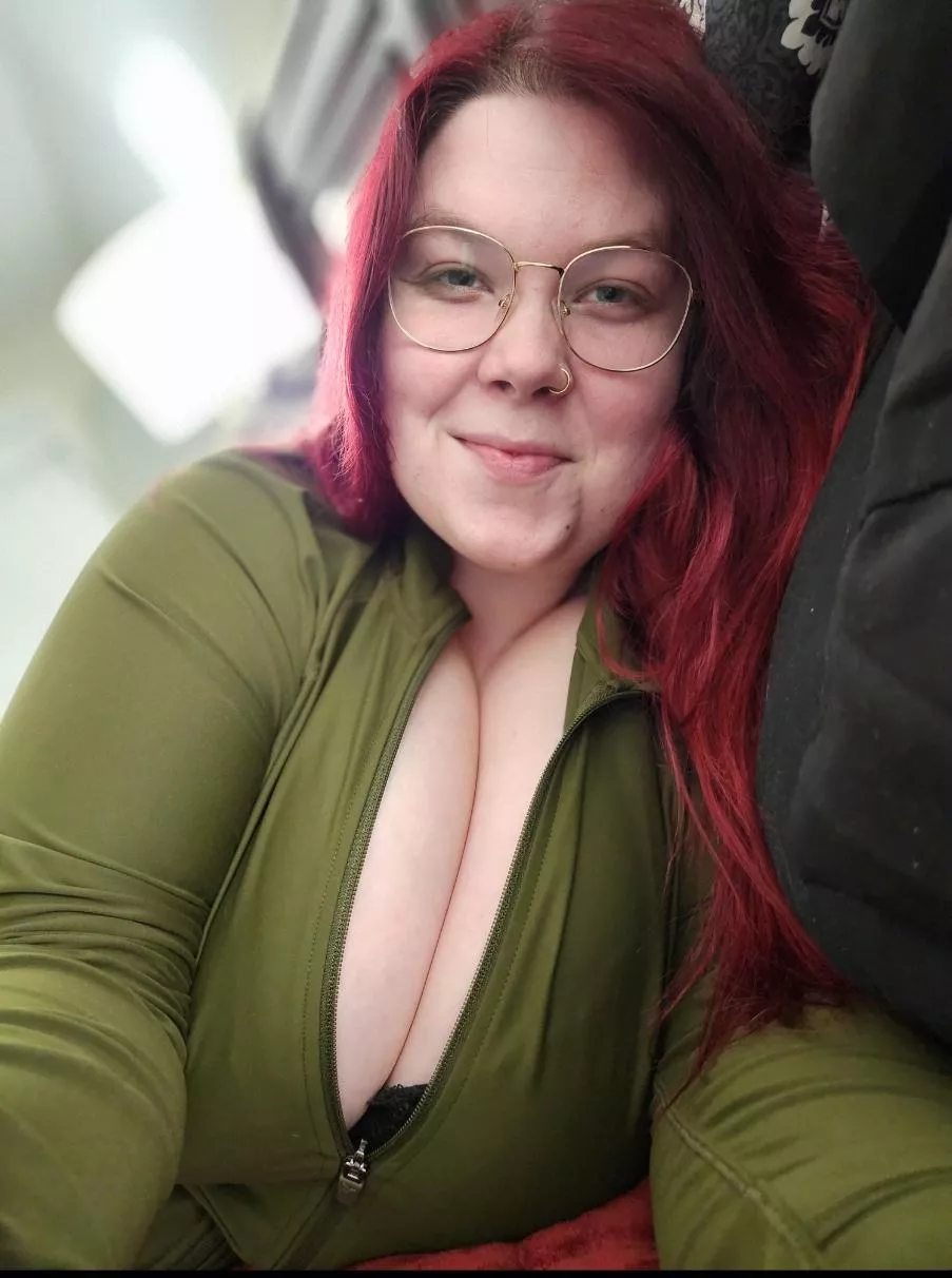 Other side of the bed is open😘 posted by CrimsonCurves9