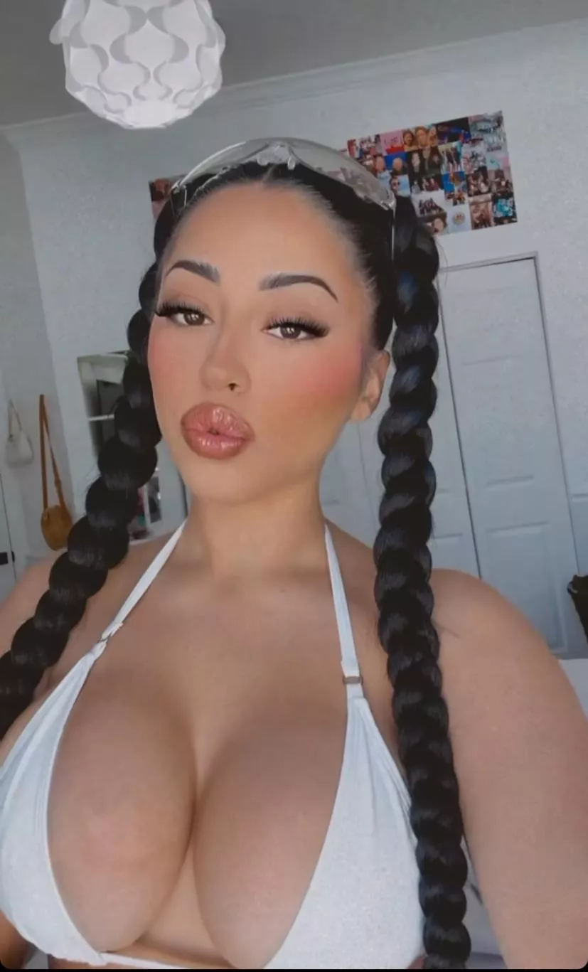 South Beach 🍈🍈🍈 posted by jon_pablo